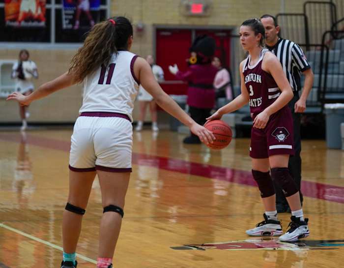 mathis-london-girls-basketball-playoffs00035